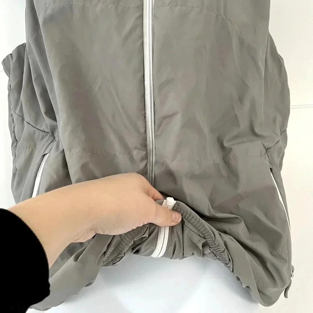 Bench/ Light grey vest/ Hidden zippered hood/ Size US X/L - Picture 7 of 16